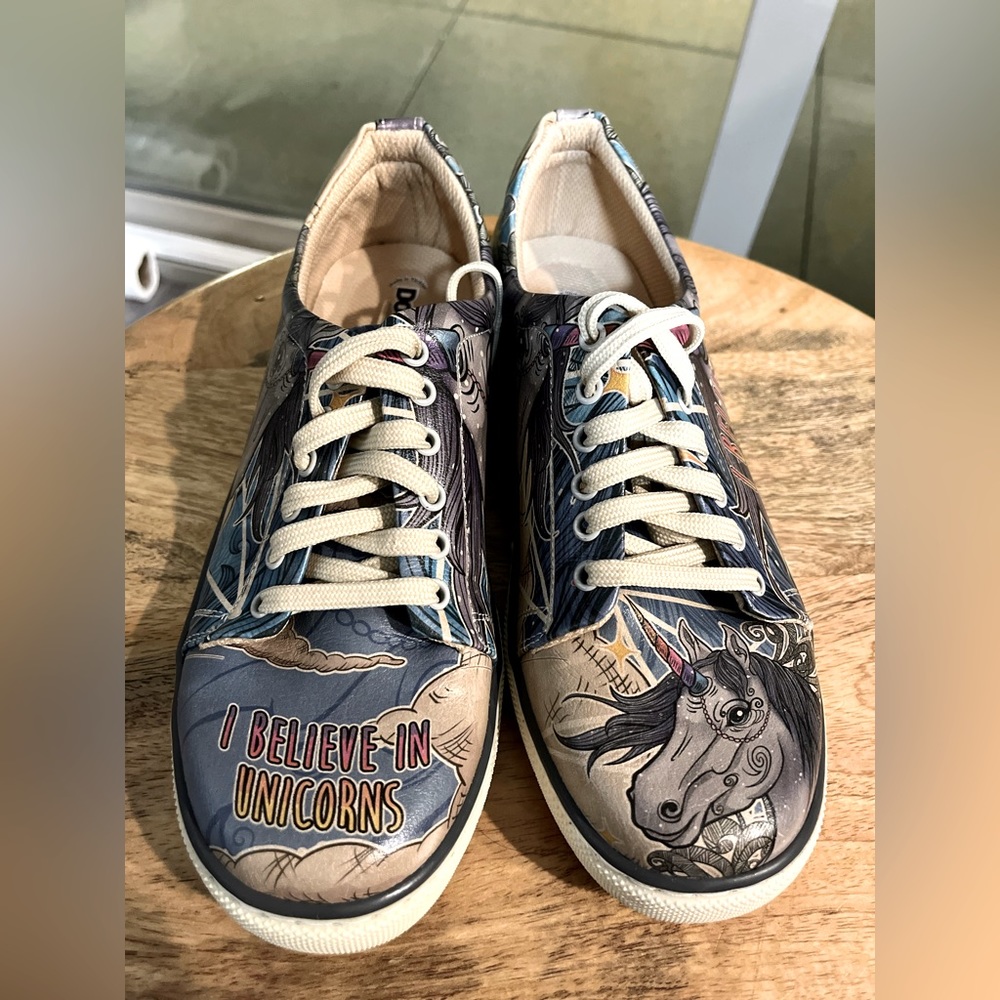 DOGO Shoes Women Vegan Leather Blue Purple I Believe In Unicorns Vegan 7.5 EUC